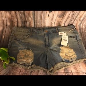 MING Women’s shorts size 14